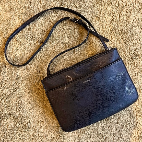 Matt & Nat Black Vegan Leather Crossbody Purse - Picture 1 of 9